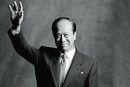 李嘉誠第一桶金 塑膠花生意