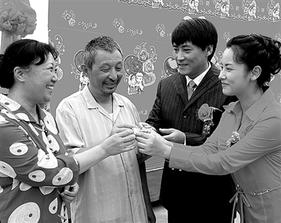 中國影視公司積極融入國際市場，投資國際大片，令人振奮。