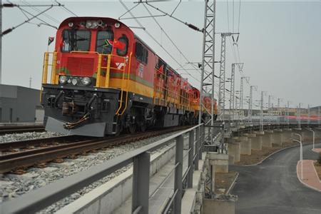 全球功率最大窄軌內燃機車下線