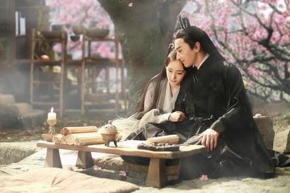 《三生三世十里桃花》引期待 楊冪趙又廷桃花樹下繾綣依偎