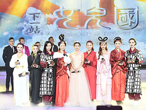 趙麗穎飾演女兒國國王