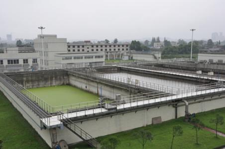 2噸重鋼管鋪到臨水崖壁上！看污水處理廠如何攻克施工難關