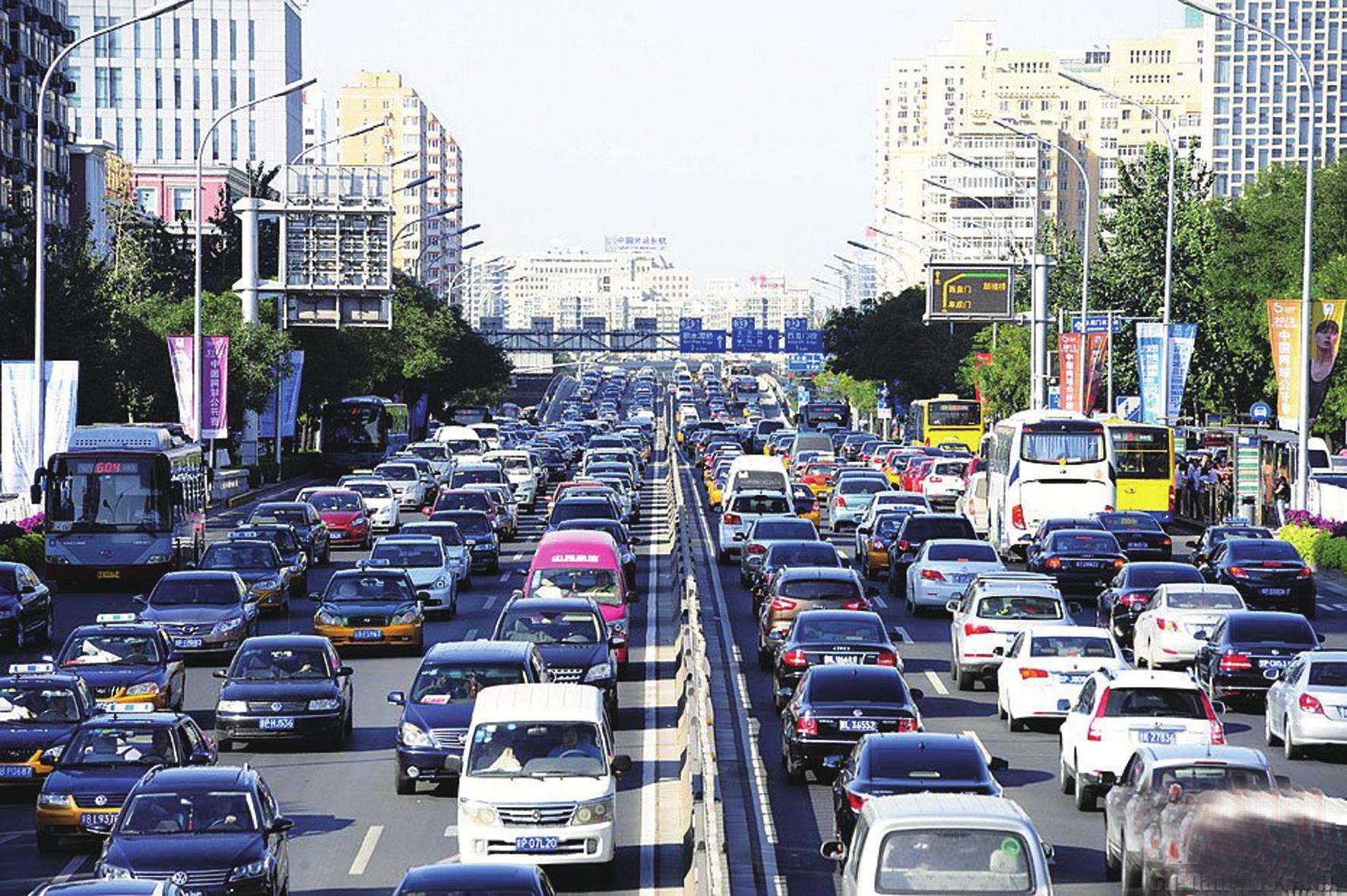 一季度全國機動車保有量突破3億 汽車達2億輛